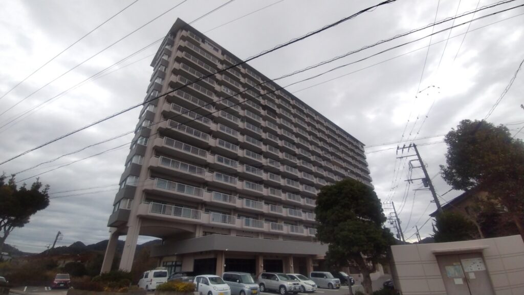 エスカール岩井外観